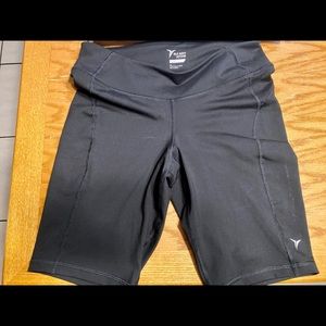 Woman’s Old Navy 1X Active Wear Shorts. Black. Zipper Pocket In The Back